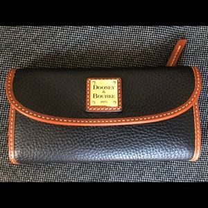 NEW Dooney and Bourke wallet